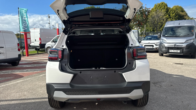Citroen C3 1.2 Hybrid [110] Collection 5dr e-DCS6 Petrol Hatchback - Image 4